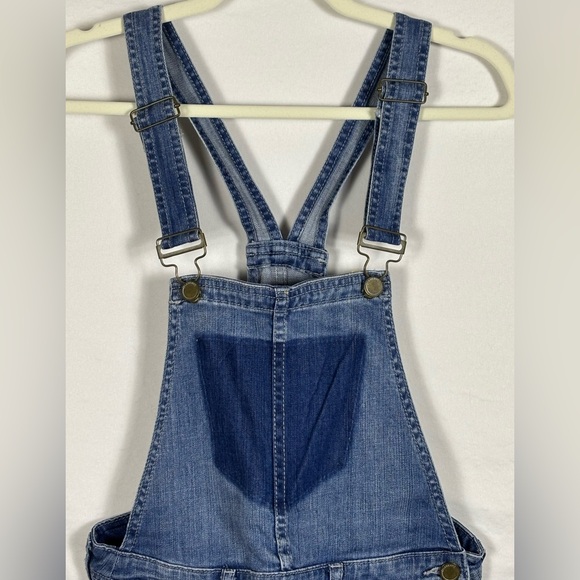 Revolve Blank NYC Light Wash Denim Shorttails Overalls- Size 26 - Picture 3 of 9